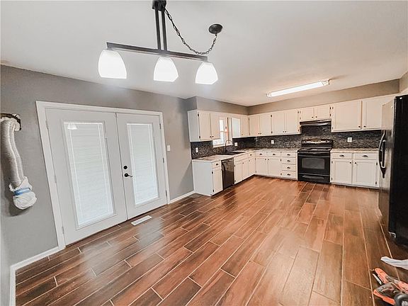 3rd image of 930 Josela Ct
