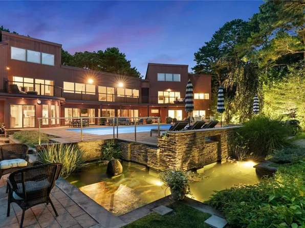 2 Eagle Close, East Quogue, NY 11942