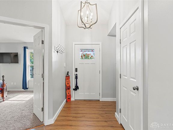 5th image of 325 Royal Wood Ct