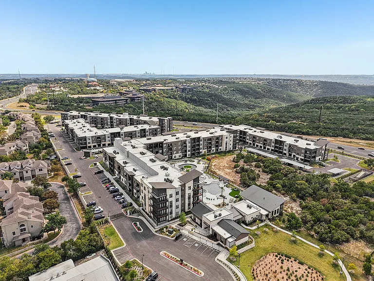 Aura High Pointe — Photo 38