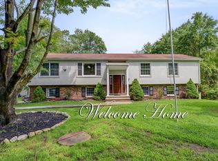 68 Reeve Ave, Bloomingdale, NJ 07403
