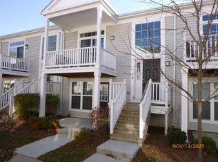 810 Four Seasons Blvd, Aurora, IL 60504