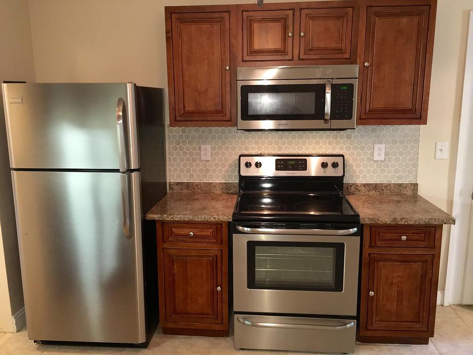 1st image of 121 Gertrude St APT 3