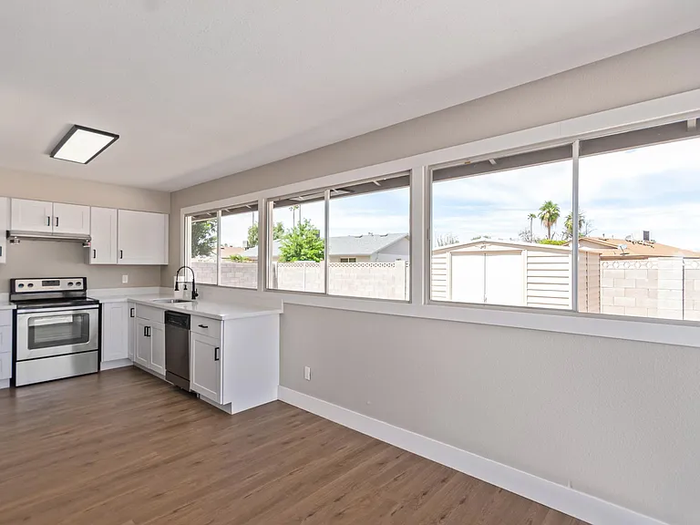 E Fremont Dr — Photo 9