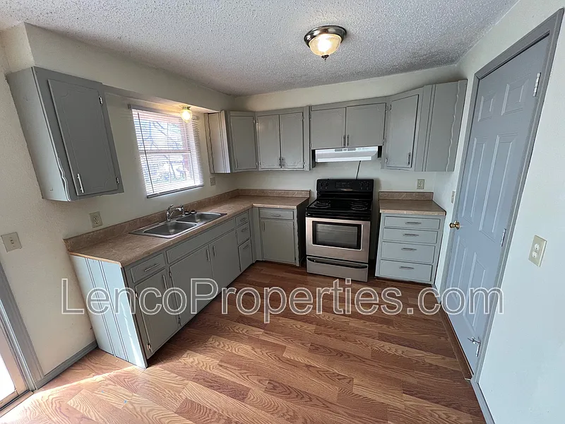 4 bed, 1.0 bath, 1273 sqft, $1,425 — Photo 3