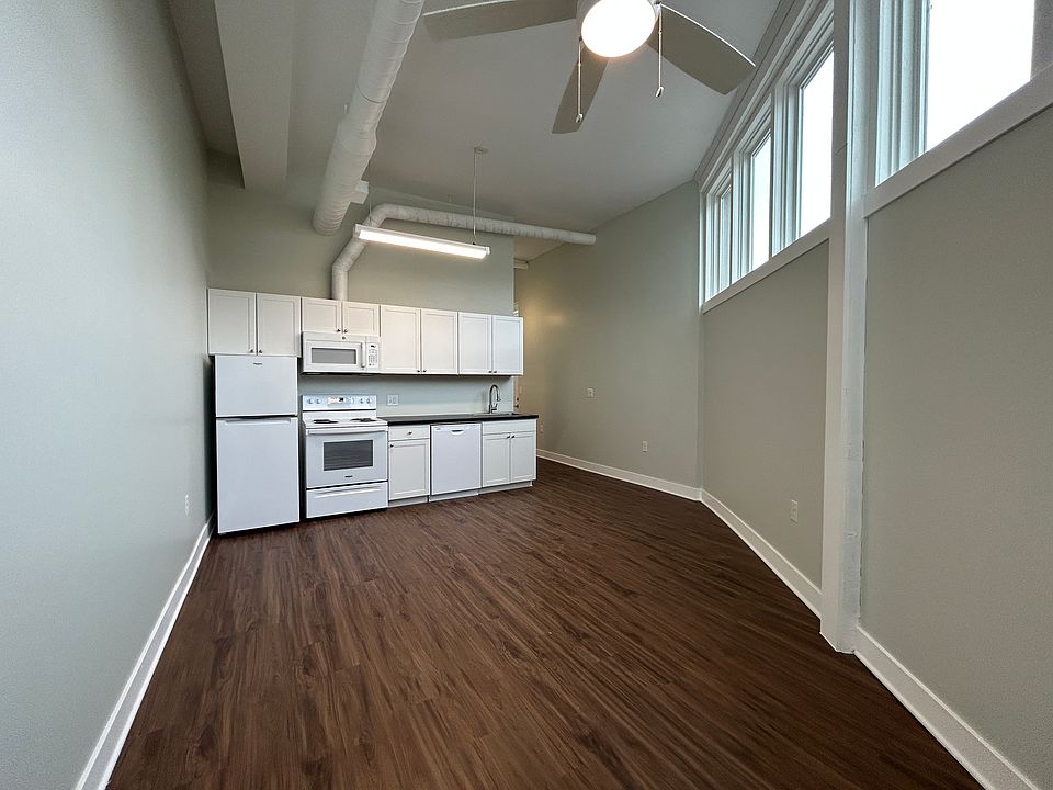 1st image of 1863 Chase Ave #101