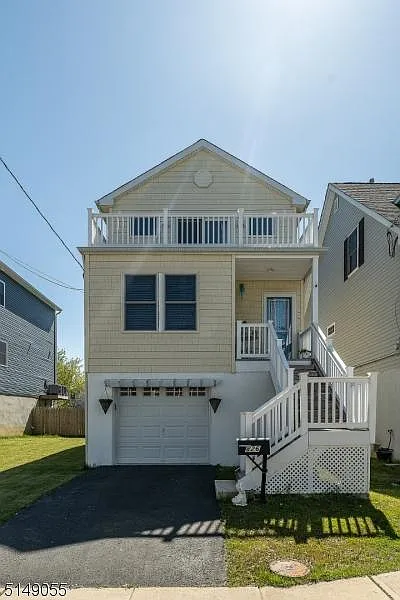 826 3rd St photo 1
