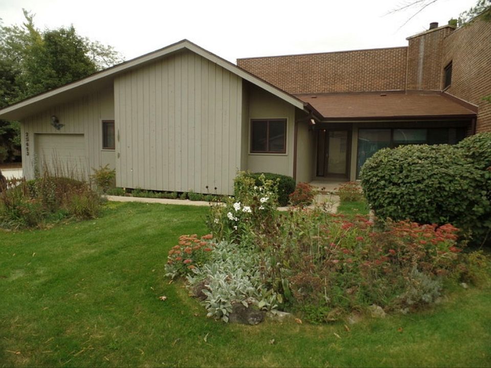 1st image of 2S653 Pierre Curie Ln