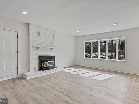 2nd image of 745 W Clayton Ave