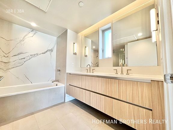 5th image of 11837 Mayfield Ave #204A