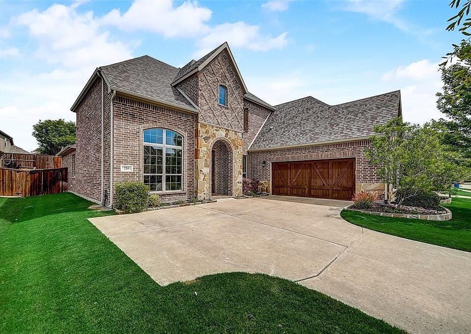 1st image of 210 Crestbrook Dr