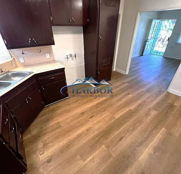 10019 S Felton Ave — Photo 3