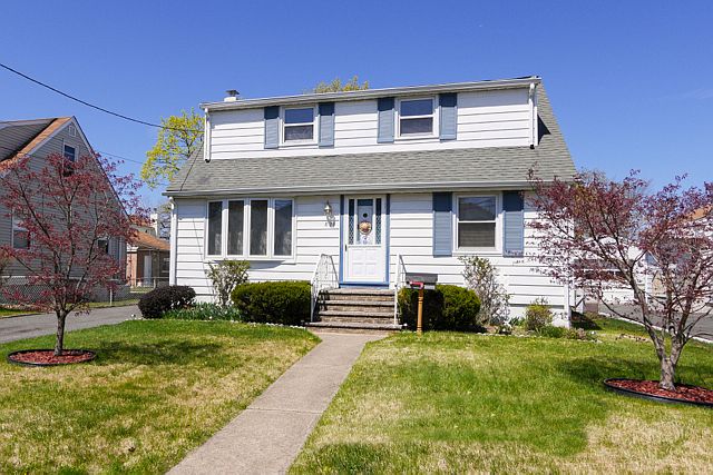 1st image of 8-23 Oak St #1X
