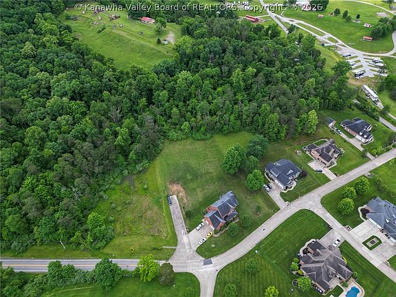 4th image of 29 Sweetwater Dr