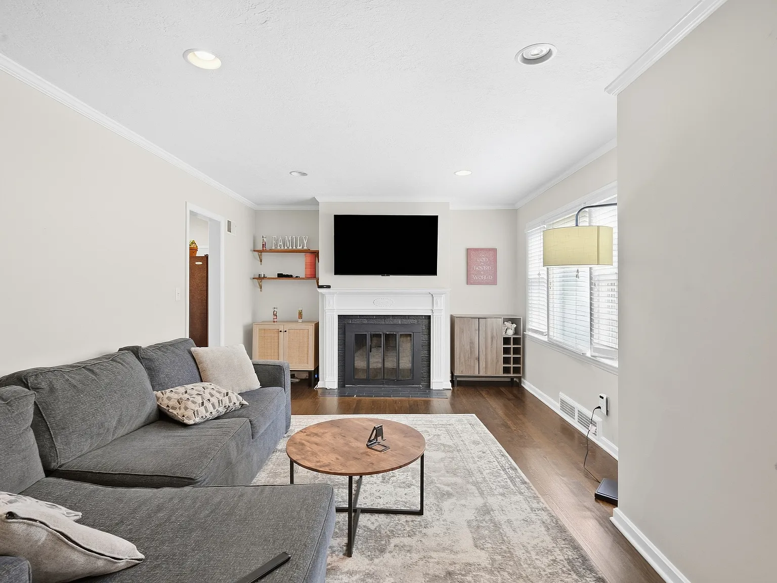 2 bed, $2,300 — Photo 3