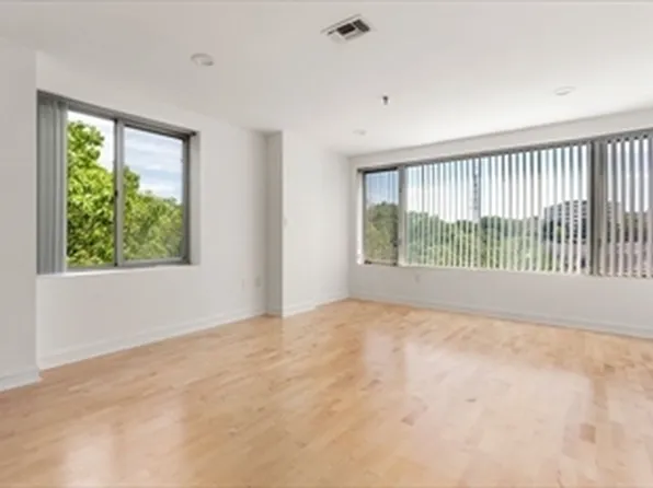 193 Oak St APT 508, Newton, MA 02464
