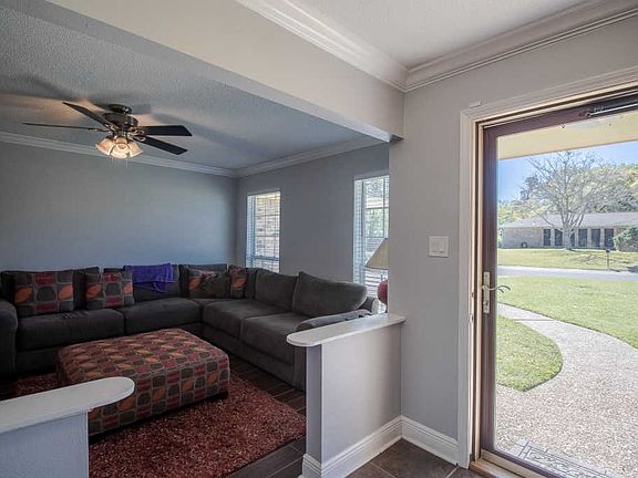 3rd image of 15356 Parkwood Dr N