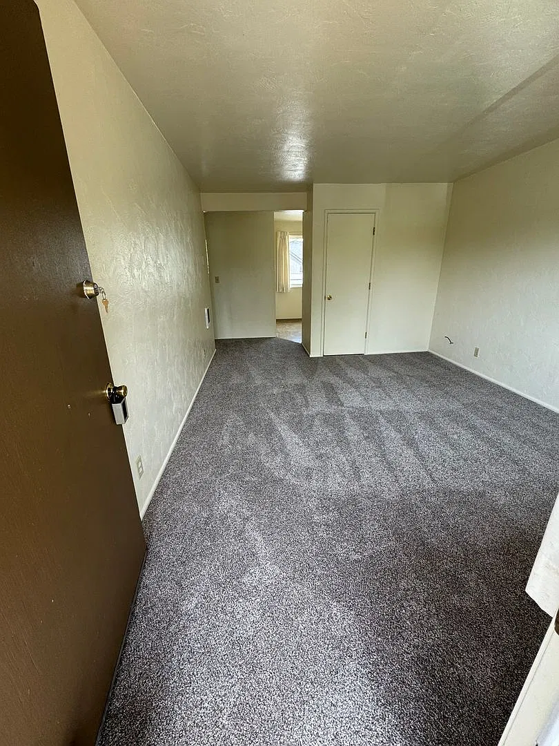 1-Bedroom 1-Bathroom apartment in Eugene — Photo 1