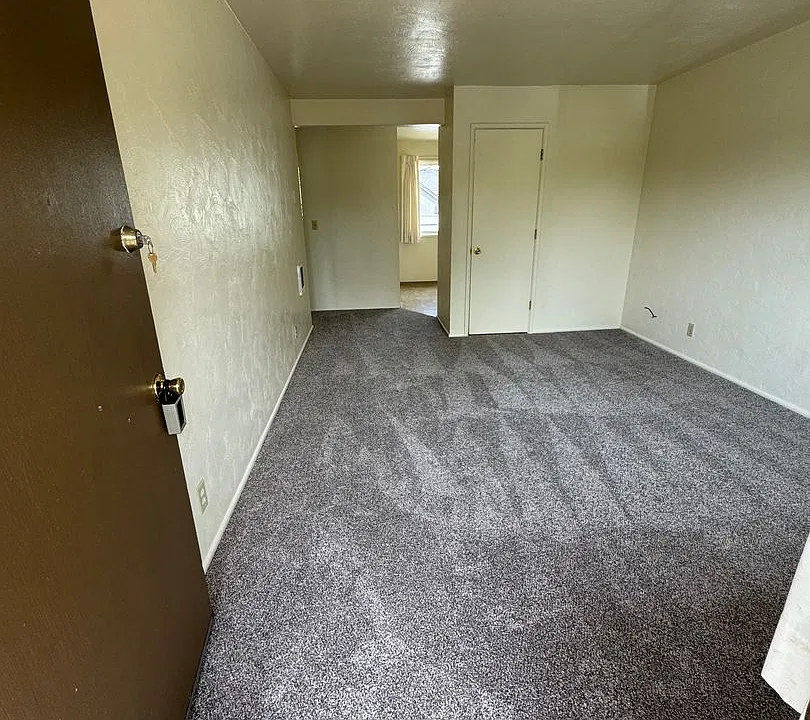 325 W 14th Ave #4