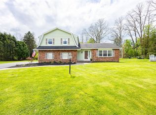 92 Pebble Hill Rd, Fairport, NY 14450