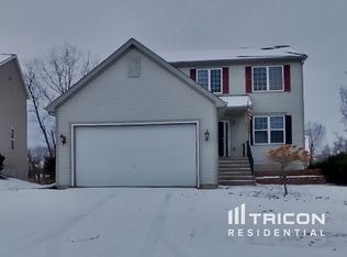 9049 Garland Ln N, Maple Grove, MN 55311