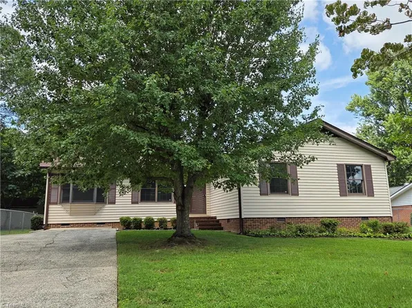 1426 Brookdale Dr, Asheboro, NC 27205