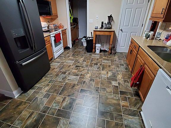 5th image of 147 Richmond Dr