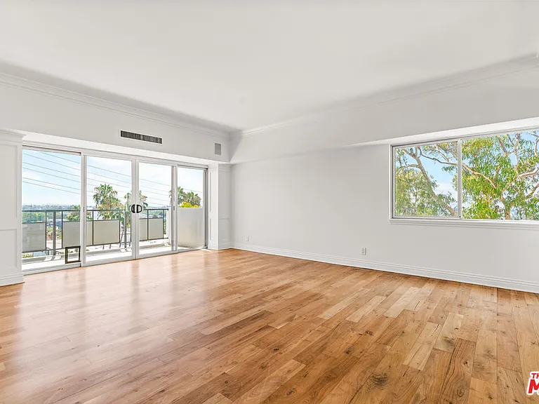 1155 N La Cienega Blvd #306 — Photo 3