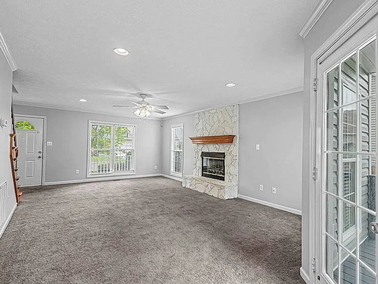 209 Lansing Ct — Photo 8