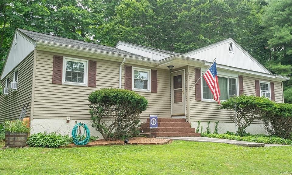 1st image of 8 Rocky Ln