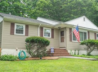 8 Rocky Ln, New Windsor, NY 12553