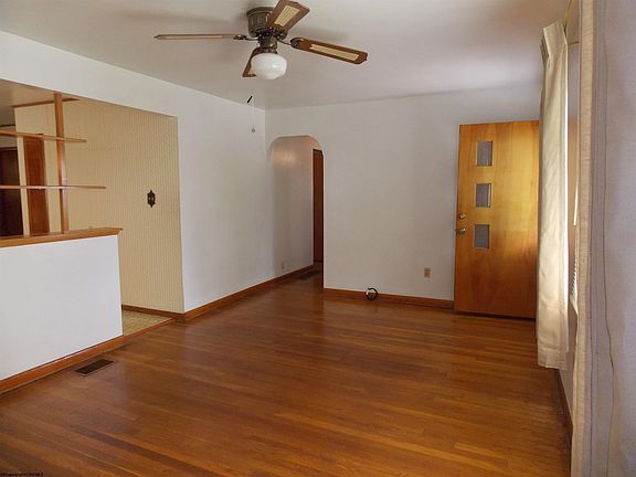 2nd image of 613 Mason St