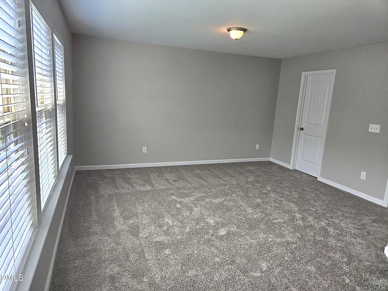 72 E Grove Point Dr — Photo 6