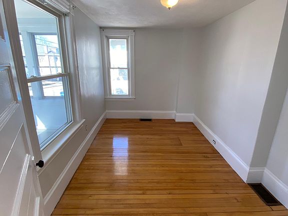 4th image of 54 Putnam St #54