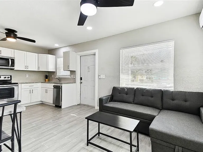 601 76th Ave #D — Photo 8
