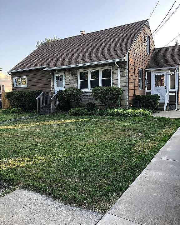 1st image of 32 Klinger Ave