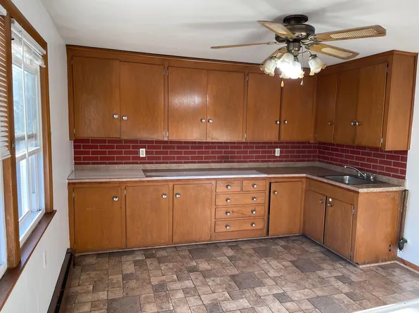 (undisclosed Address), Worcester, MA 01604