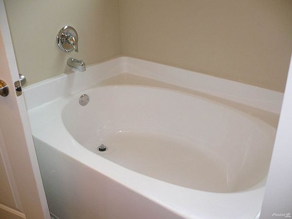 421 N. Paige Garden Tub