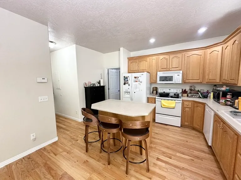 1563 W Turtle Dove Ln — Photo 2
