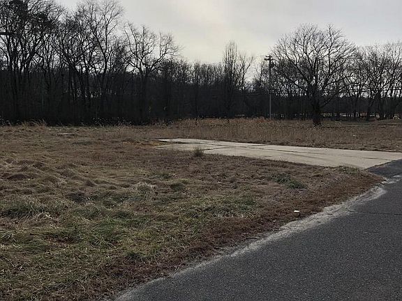 2nd image of 914 Old White Horse Pike