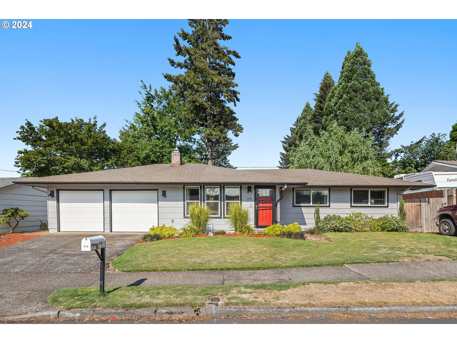 615 SE 168th Ave photo 1