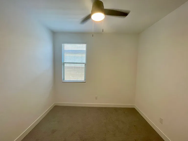 12389 N 173rd Ln — Photo 16