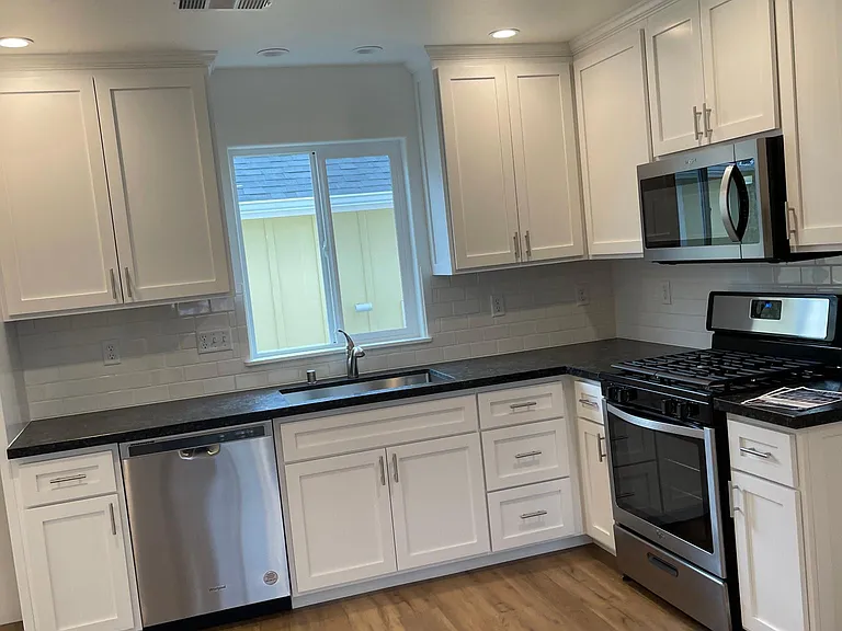 1839 Lime Ave — Photo 1