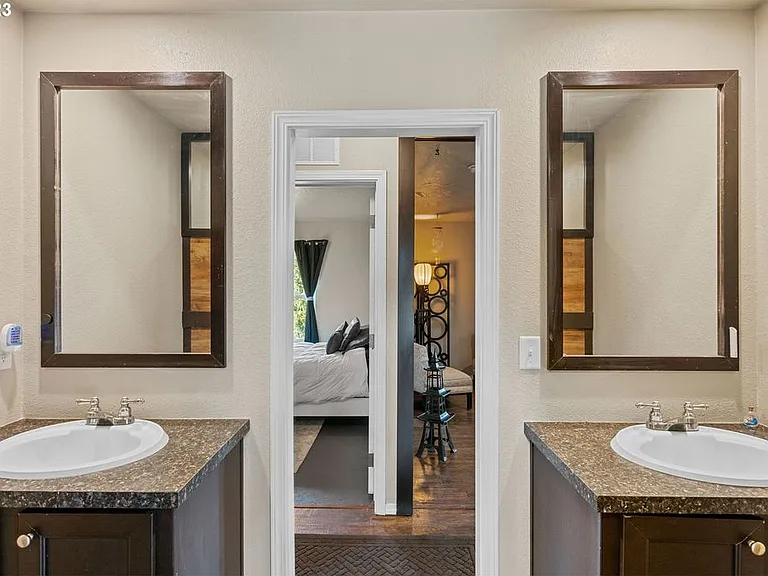 1033 Camelot Dr S — Photo 19