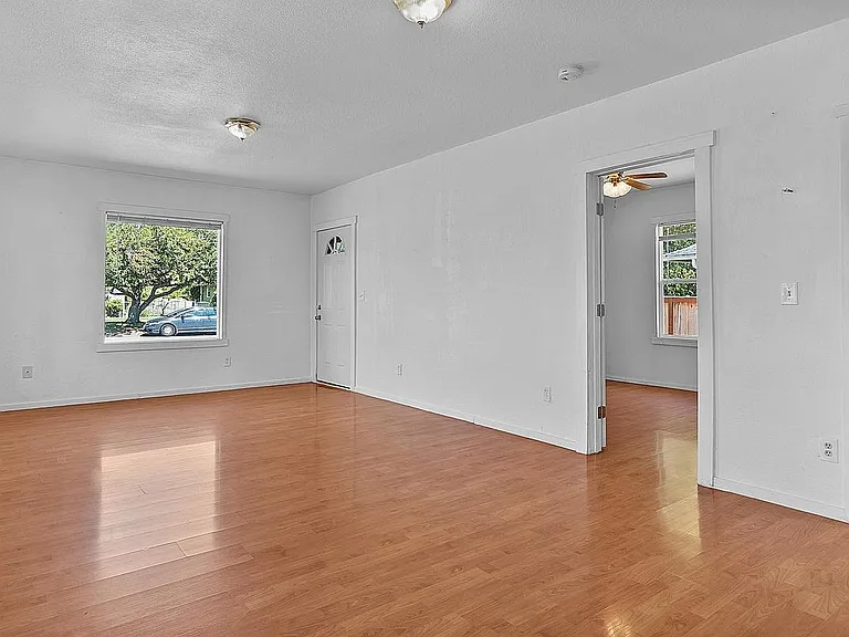 506 Louviers Ave — Photo 7