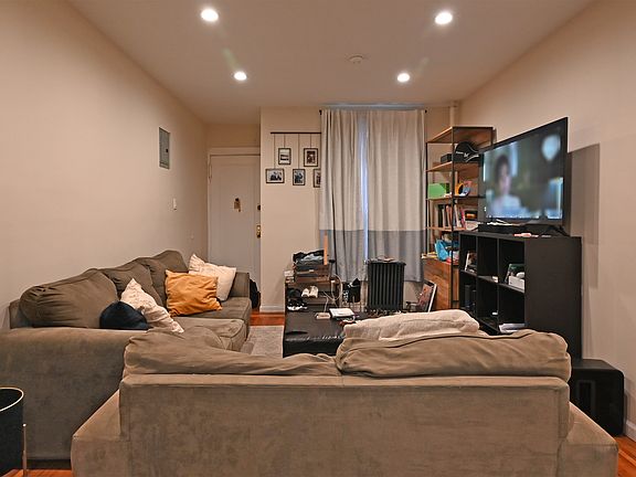 5th image of 2552 38th St APT 5A