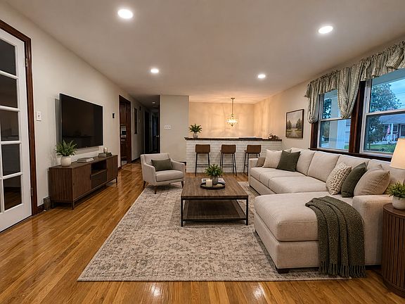 2nd image of 8 Birch Ln