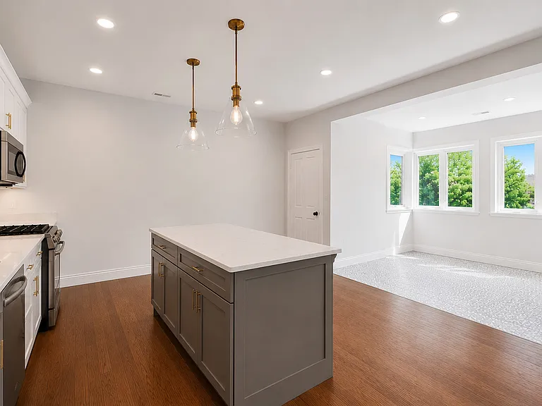 6914 N Sheridan Rd #2 — Photo 5