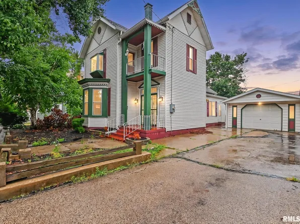 304 Buena Vista Ave, Pekin, IL 61554