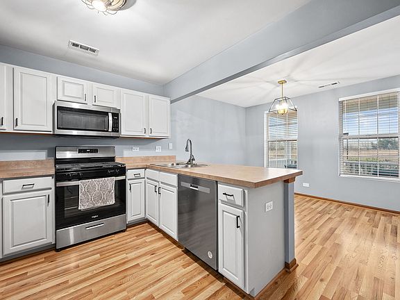 3rd image of 568 Four Seasons Blvd